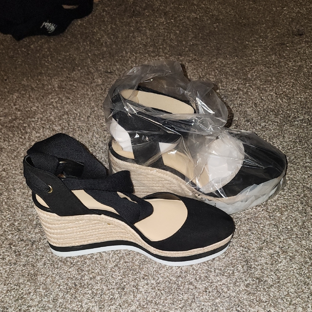 Jennifer Lopez Black and Tan Wedge Espadrilles